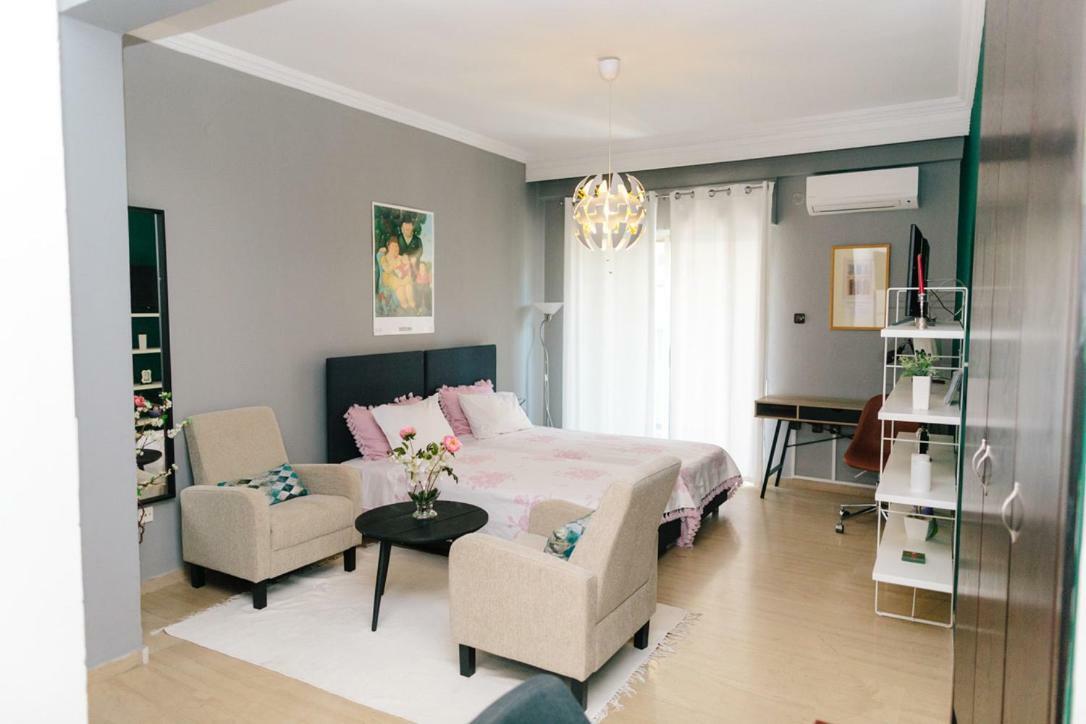 Cosy Downtown Studio - Suite Komotini Exterior foto